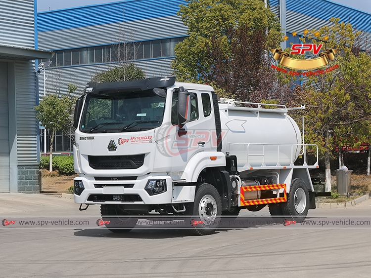 Sinotruk Waste Liquid Transport Truck (7,000 Litres) - Left Front Side View